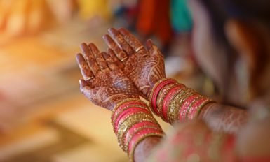 mehandi-hand-indian-wedding_54391-852